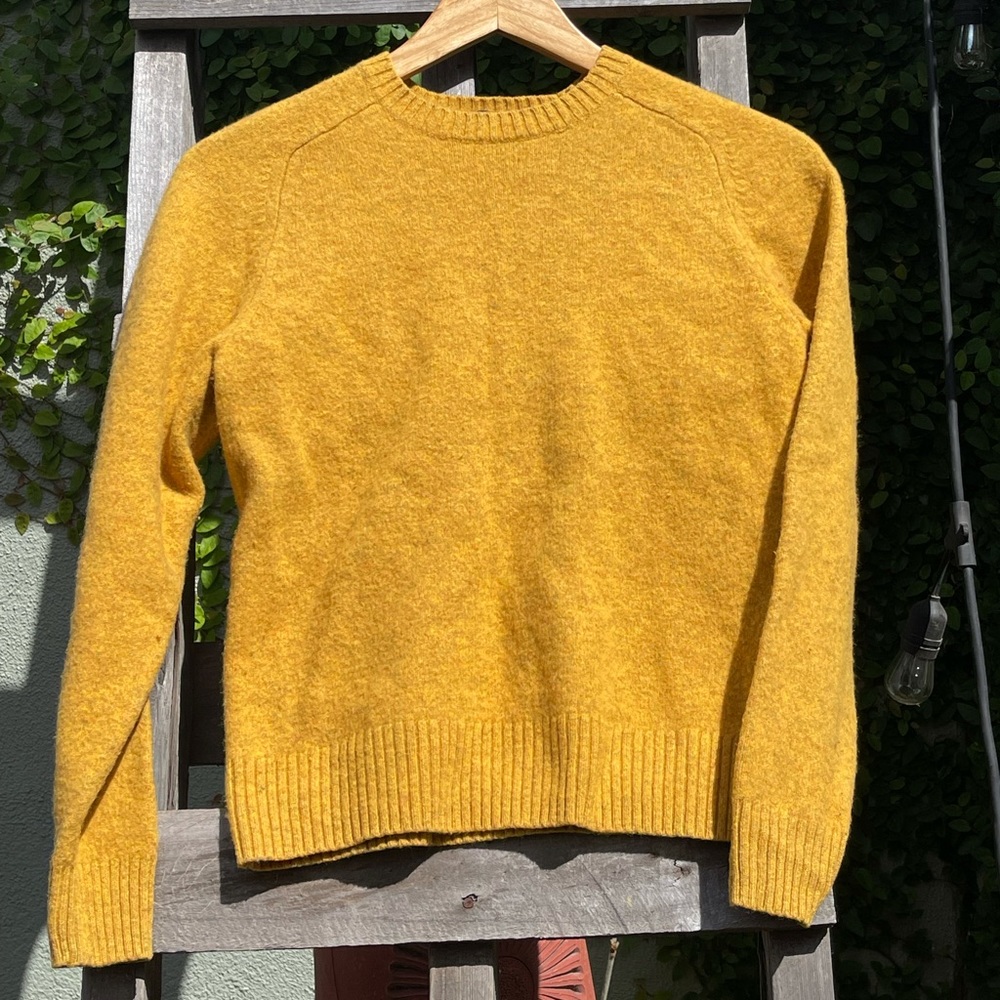 Uniqlo S yellow sweater